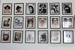 Homero Ortegaを被った著名人たちの写真が並ぶ。
